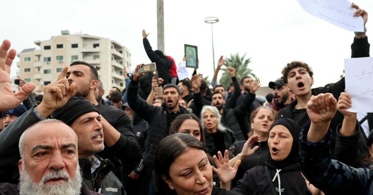 Syrians protest after attacks on Alawite minority