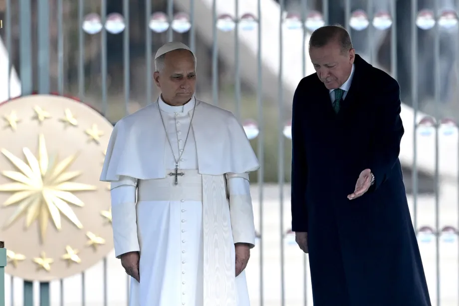 Turkish President Erdogan welcomes Pope Leo XIV in Ankara – Middle East Monitor