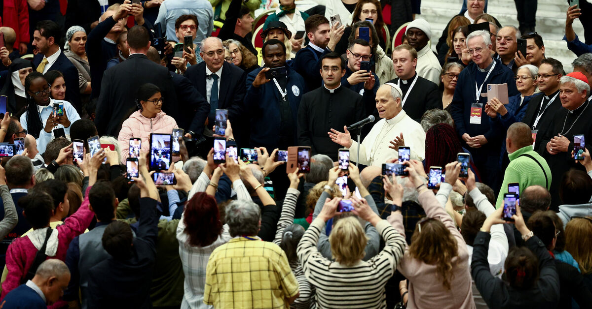 Factbox-From Paul VI to Leo XIV: A history of the pope’s overseas tours
