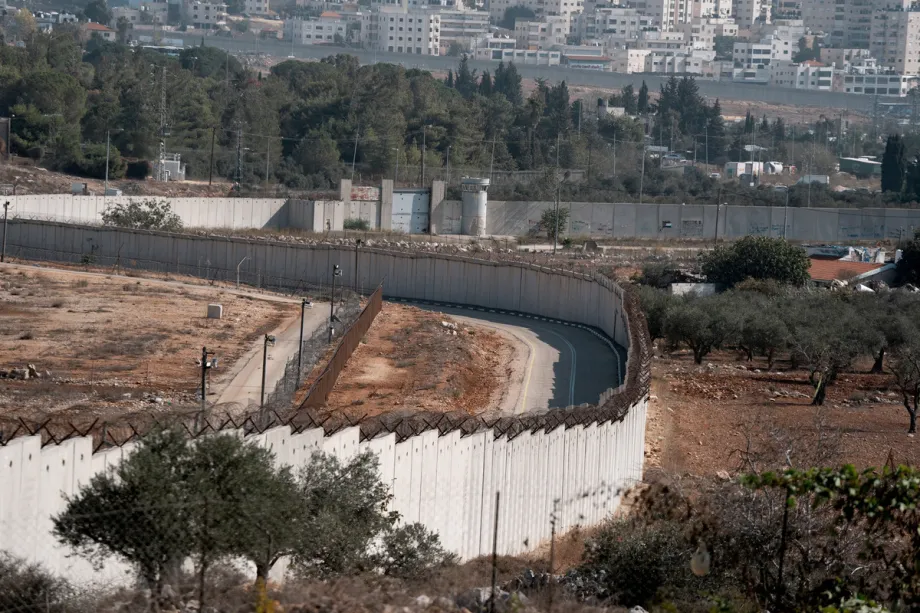 Collapse in West Bank separation wall after heavy rain, with Israel calls it a “serious incident” – Middle East Monitor