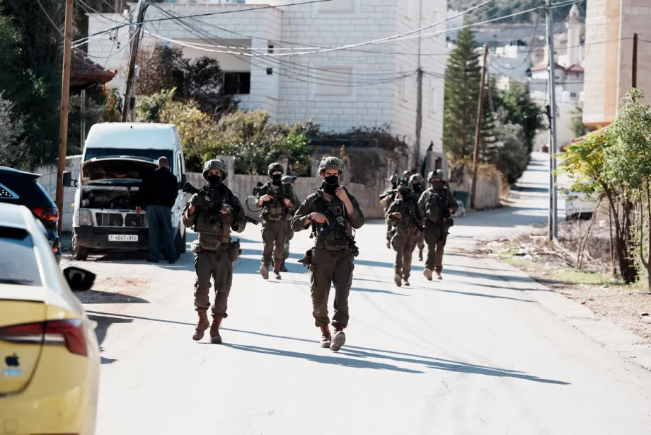 Israeli army detains 32 Palestinians, injures 10 amid large-scale operation in northern West Bank – Middle East Monitor