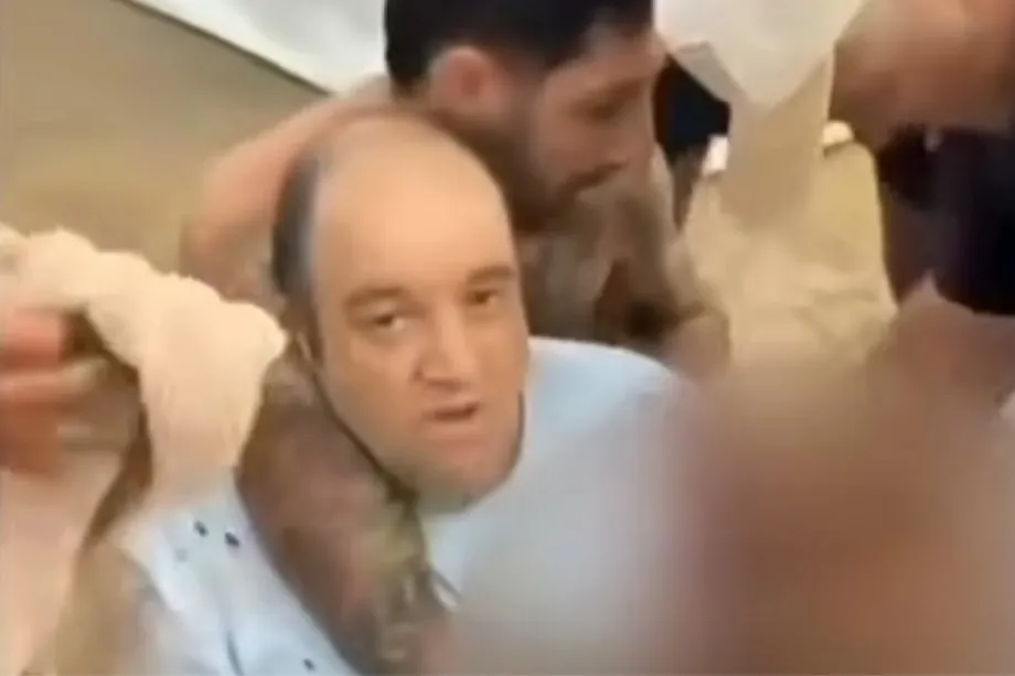 Australia talks about ‘hero’ Ahmed al Ahmed who was injured while bravely disarming gunman in Sydney attack – Middle East Monitor