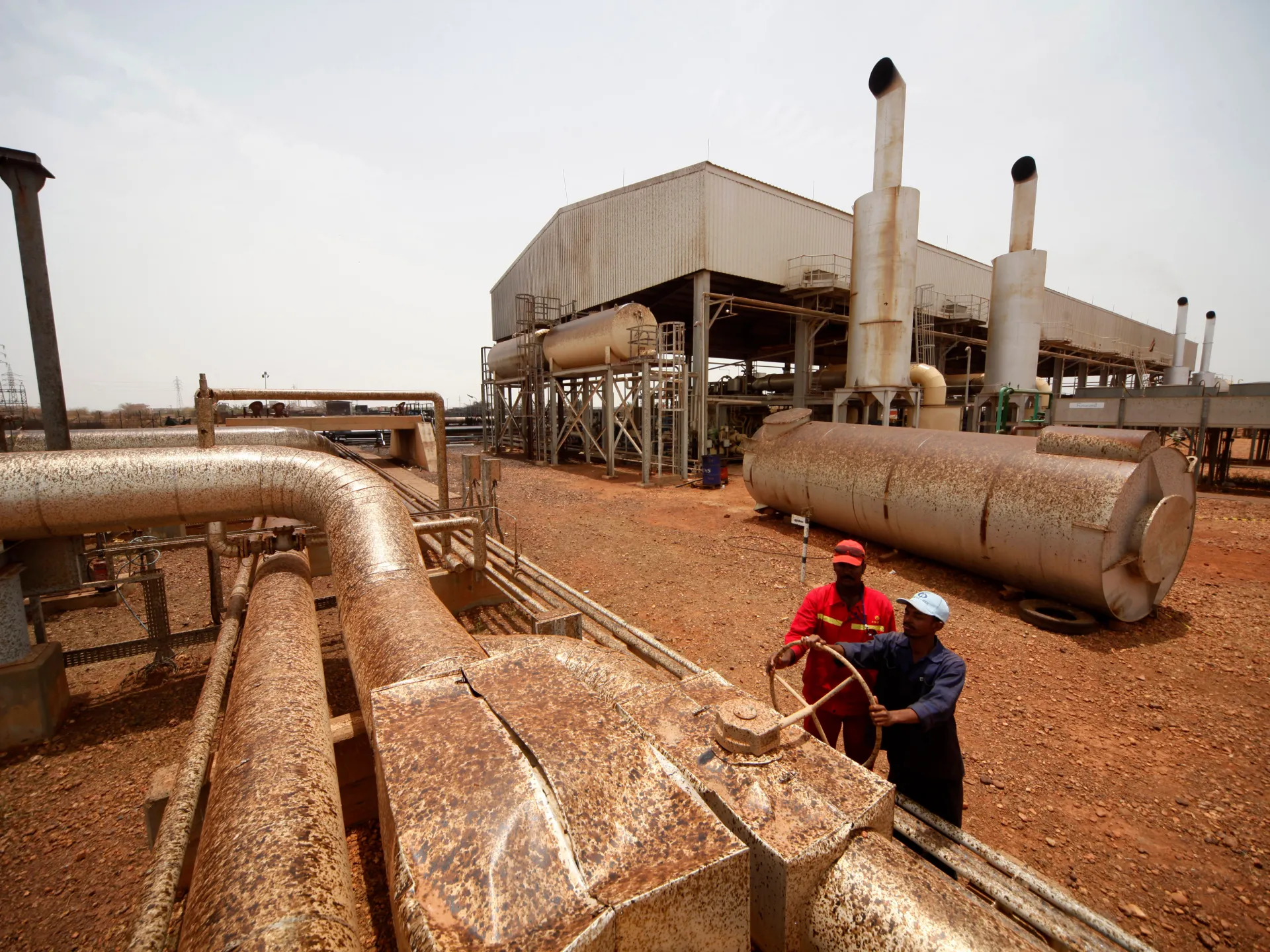 South Sudan army to secure critical Heglig oilfield in Sudan war spillover | Sudan war News