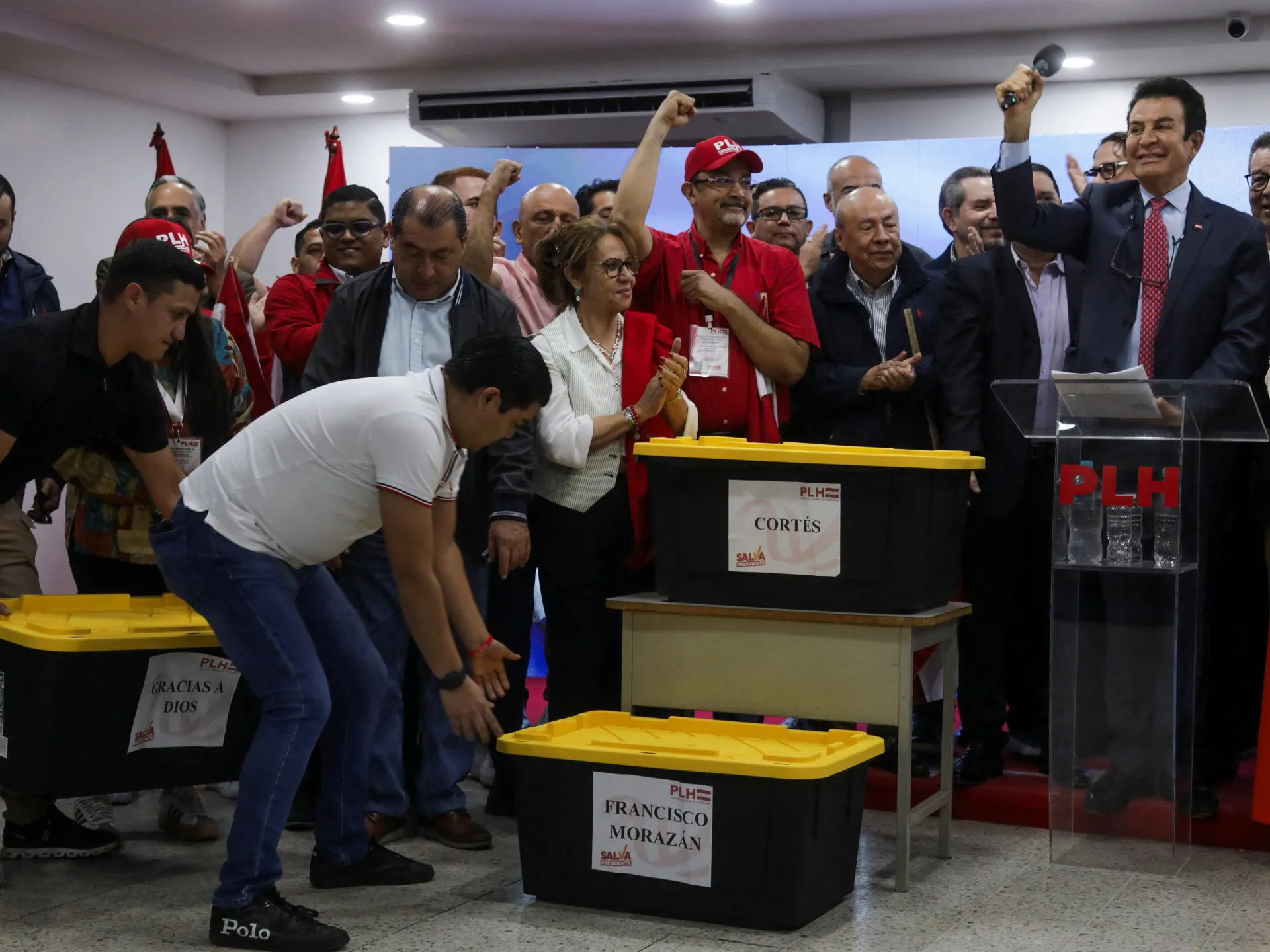 Honduras election council member accuses colleague of ‘intimidation’ | Elections News