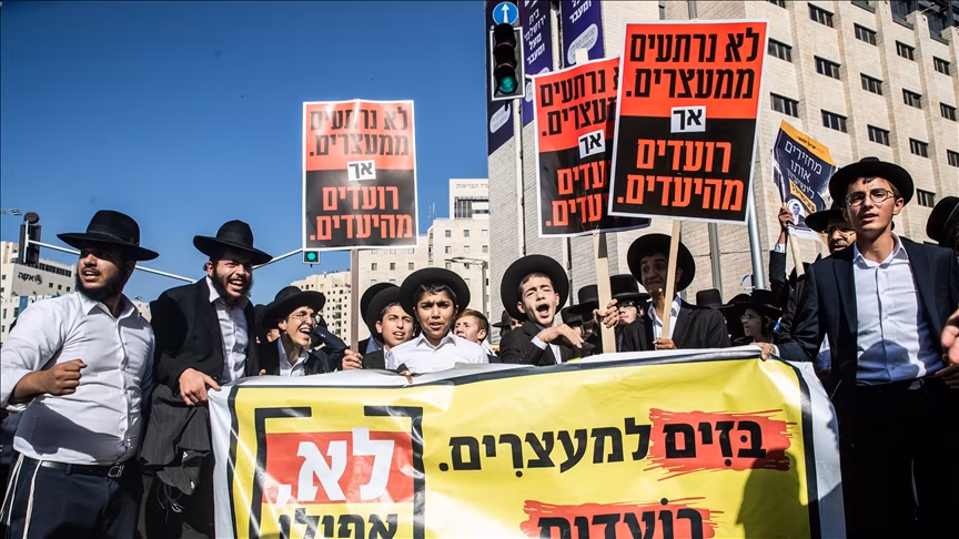 Ultra-Orthodox Jews threaten Netanyahu with dissolving the Knesset unless he speeds up the law exempting them from conscription