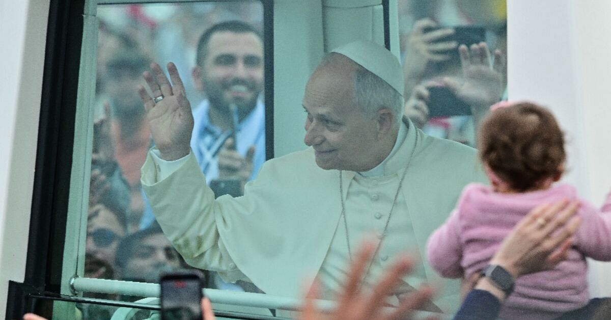 Pope urges end to hostilities at end of Lebanon trip