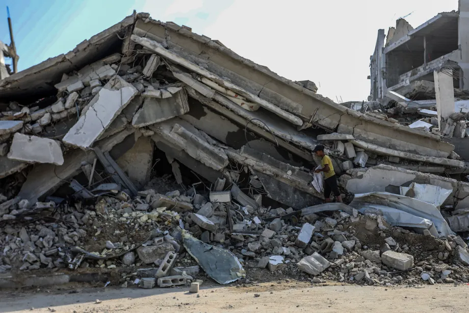 Rescuers warn equipment shortages delaying recovery of thousands trapped under Gaza rubble – Middle East Monitor