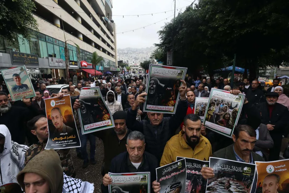 Hamas says 114 Palestinians with life sentences stay imprisoned by Israel – Middle East Monitor