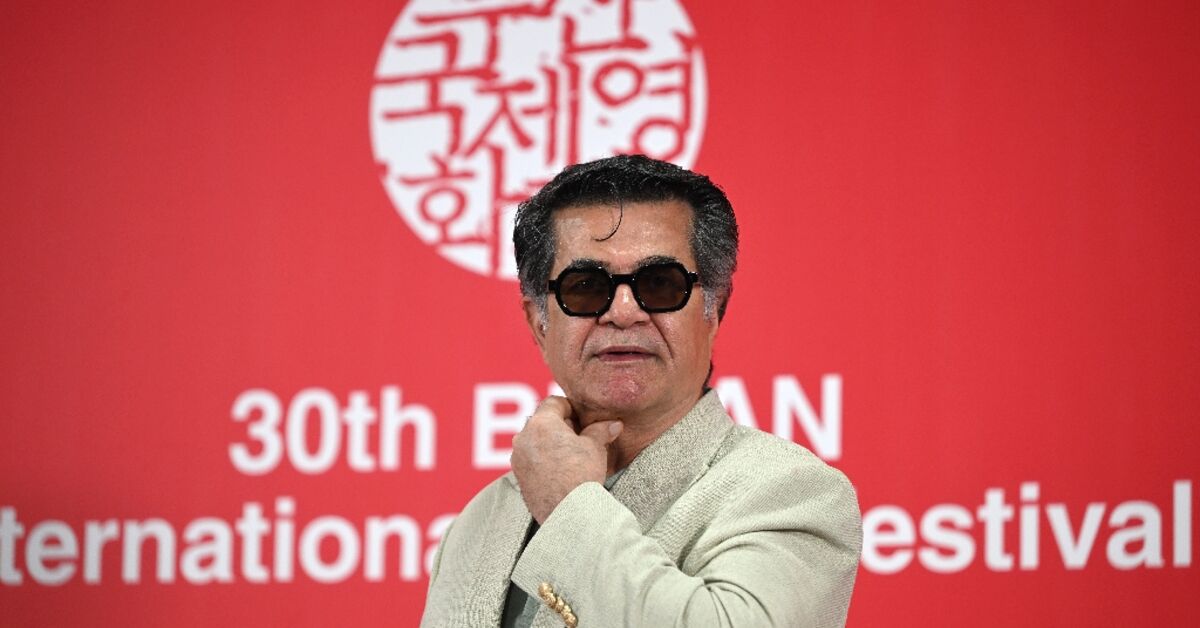 Iran sentences director Jafar Panahi to year in prison: lawyer