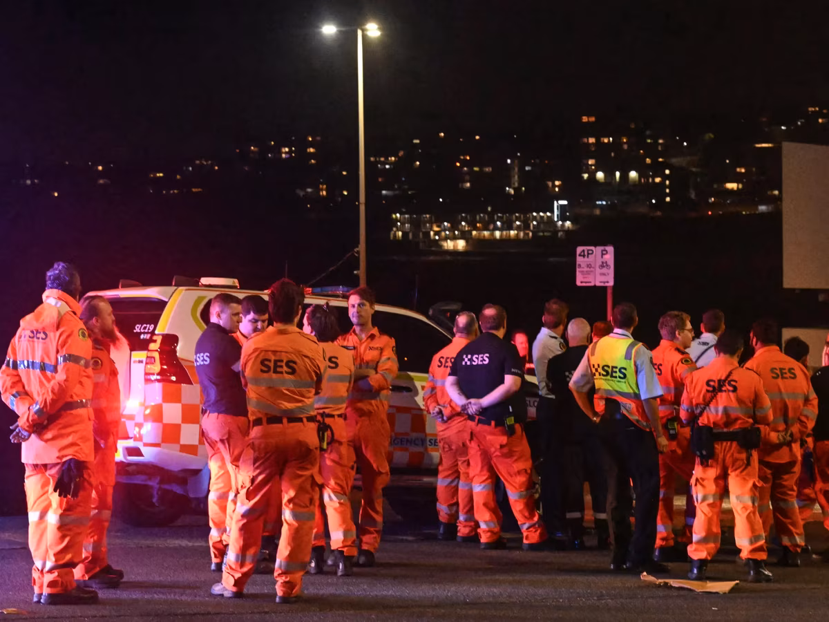 Armed attack on Bondi Beach in Sydney