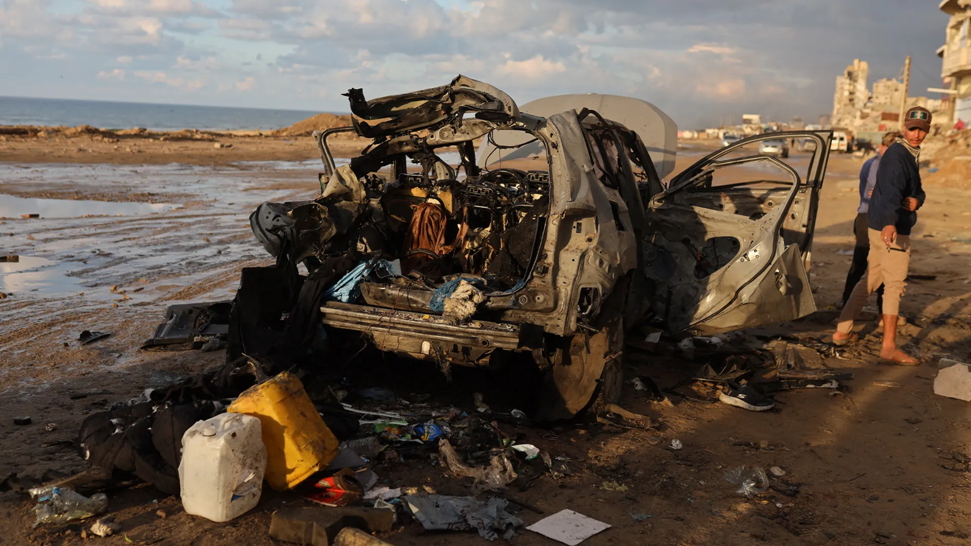 Israel kills senior Hamas commander Raed Saad as Gaza ceasefire strains | Gaza