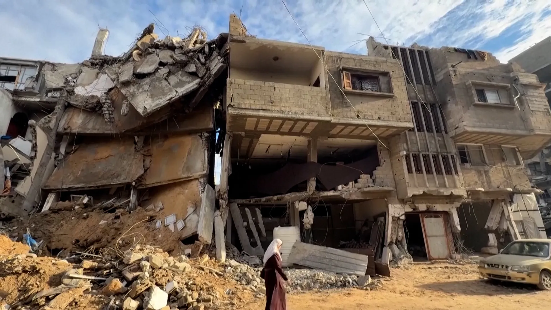 Palestinians in Gaza fear rain as war-damaged buildings collapse | Newsfeed