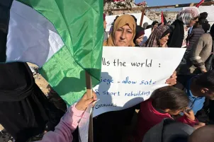 Families call on the International community for metal shelters as severe weather continues to hit Gaza. [Mohammed Asad/Middle East Monitor]