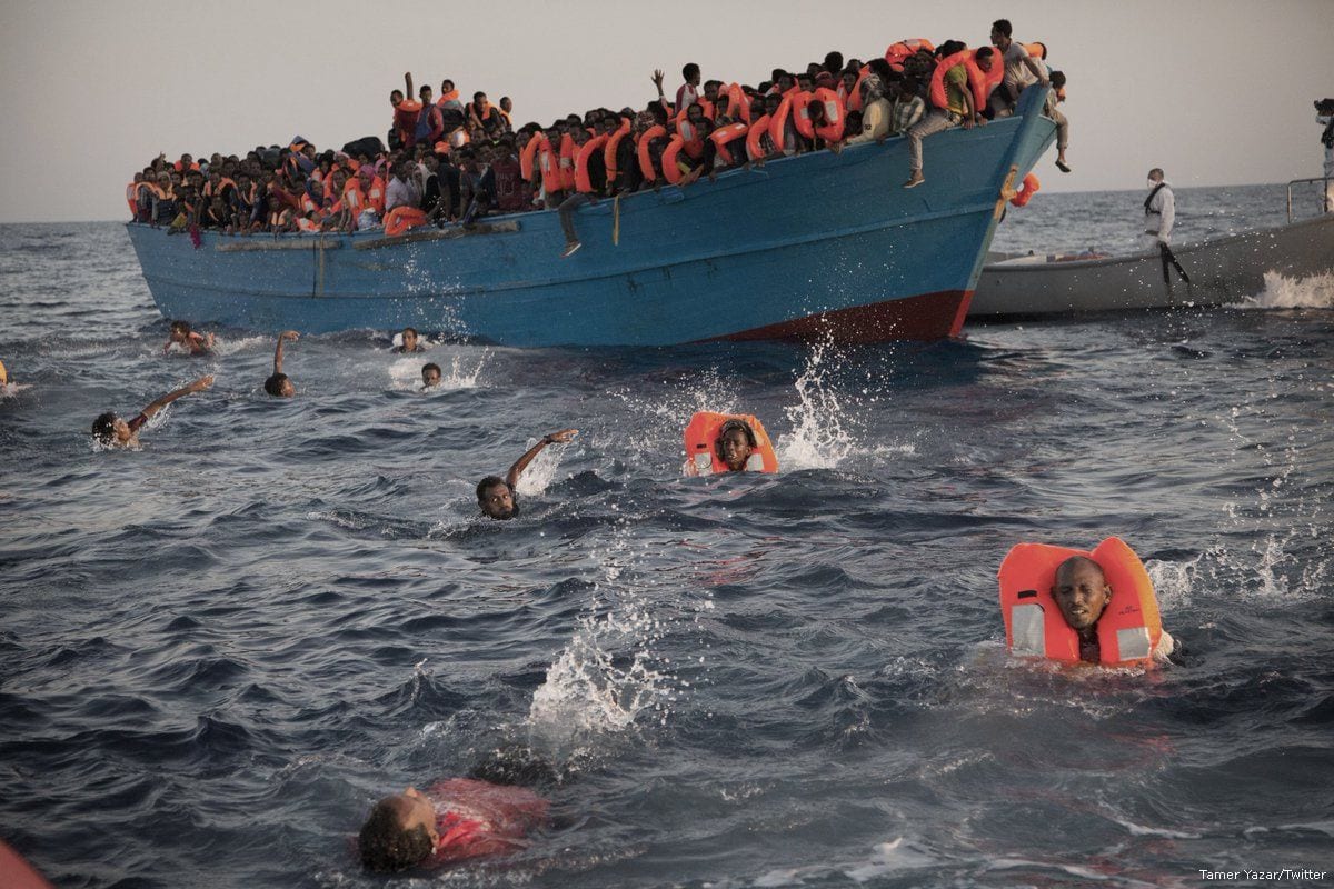 Migrants swim to safety after travelling on the Mediterranean sea, seen on August 30, 2016 [Tamer Yazar/Twitter]