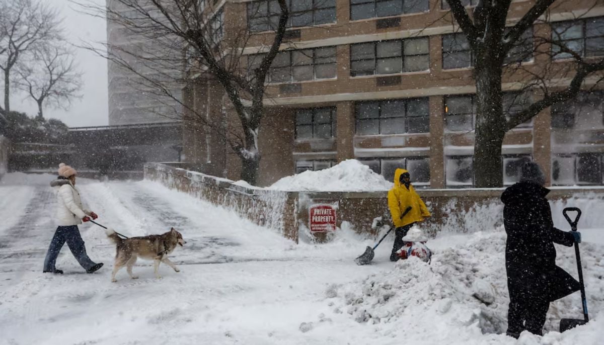 More than 500,000 without power as blizzard hits US Northeast
