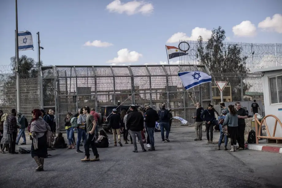 Israeli residents near Egypt border voice fears over unusual movements and digging activity – Middle East Monitor