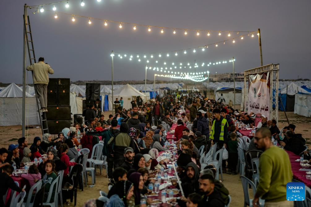 Palestinians gather for group Ramadan iftar among tents for displaced people in Gaza Strip-Xinhua