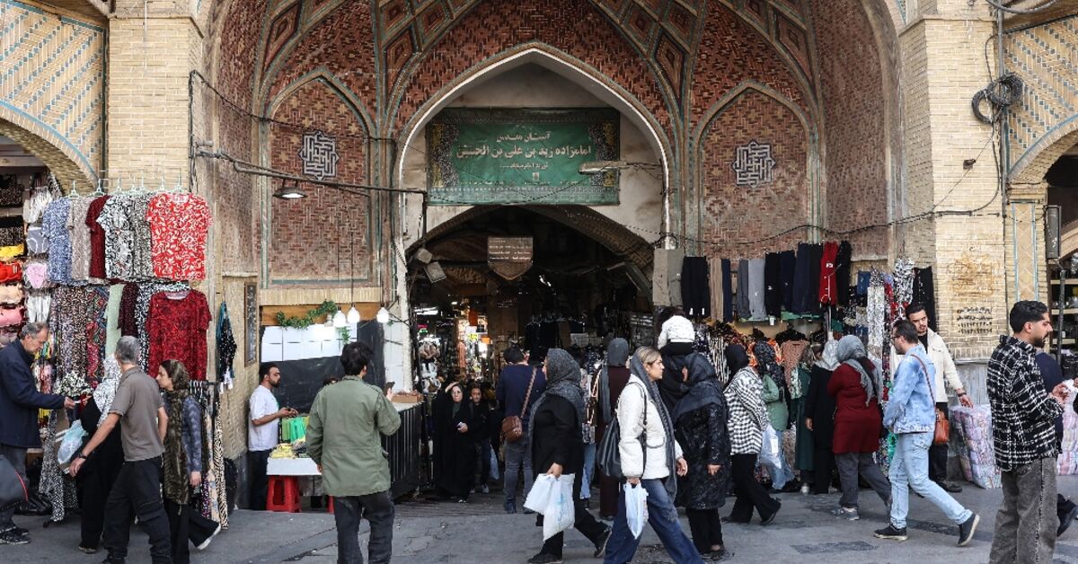 Iran negotiators head to Geneva for US talks, president strikes hopeful tone