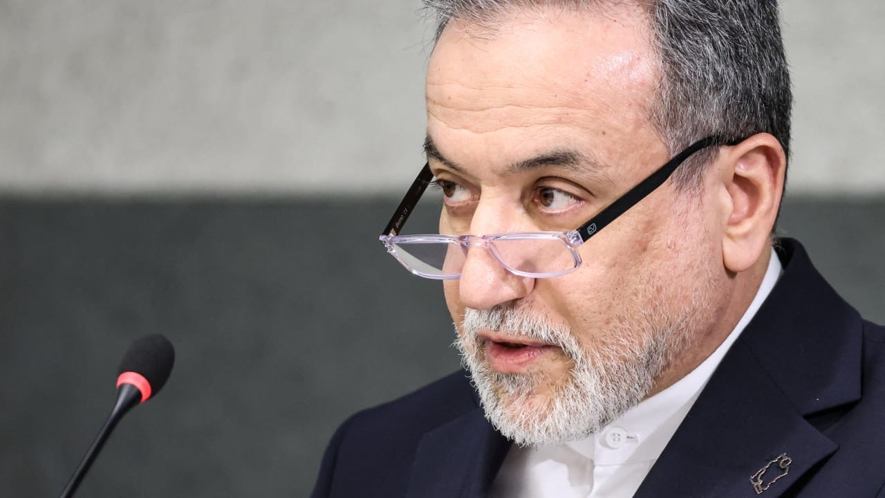 Iranian FM says Iran unwilling to halt nuclear enrichment