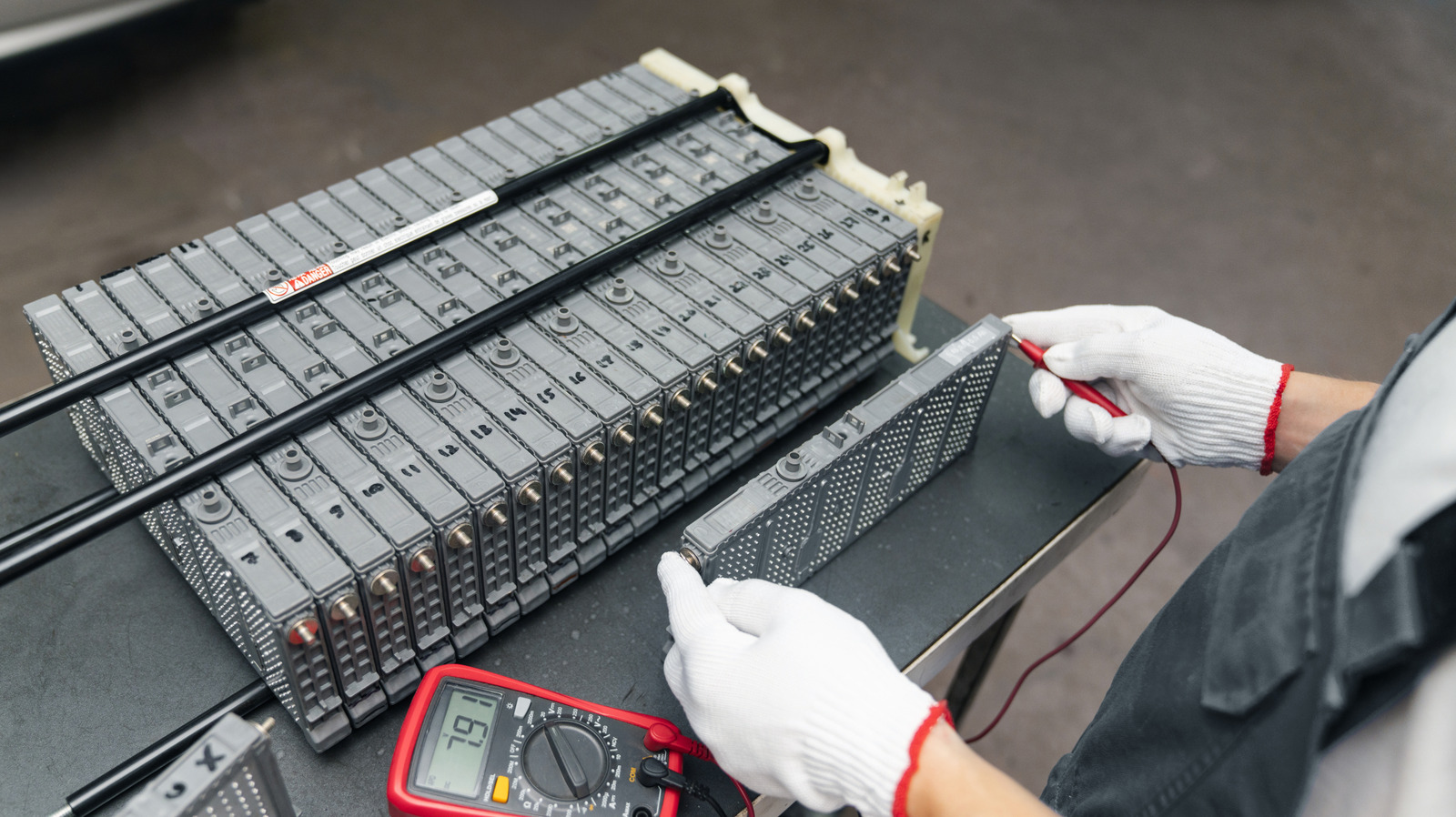 Groundbreaking New Battery Technology Just Broke The Voltage Barrier