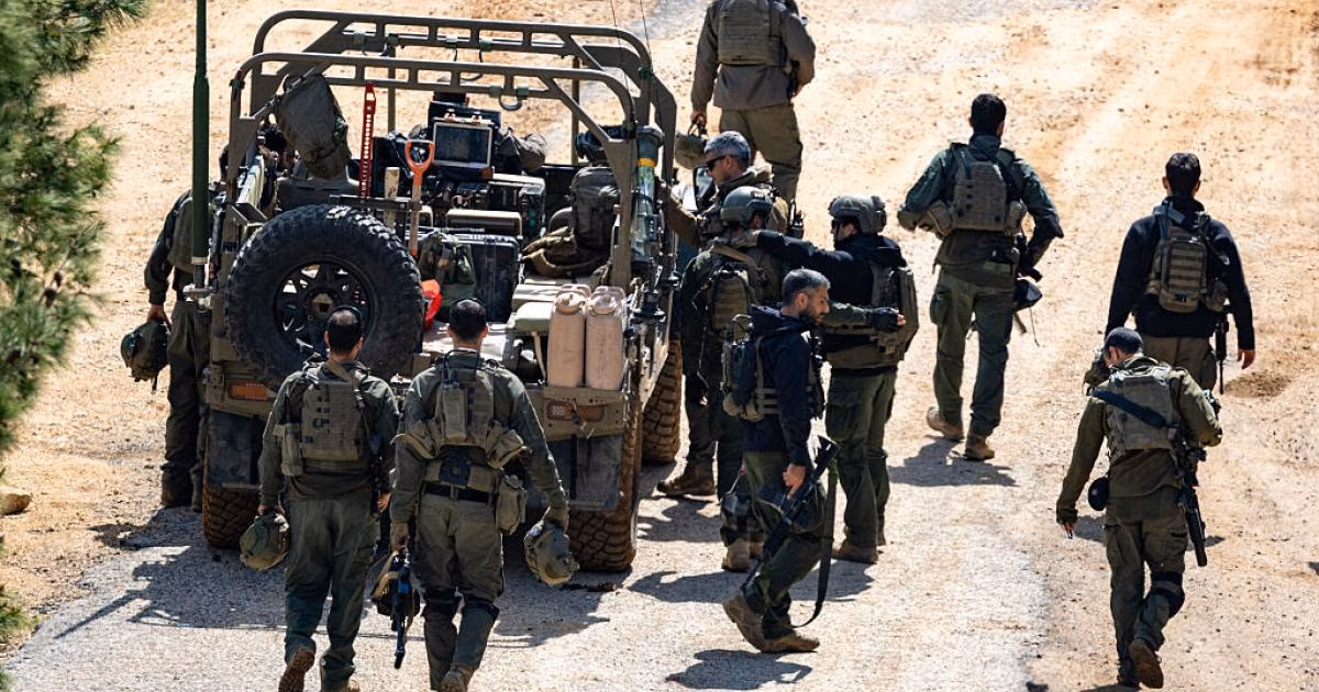 Similar to the Gaza scenario… Occupation soldiers document their tampering with displaced people's homes in southern Lebanon