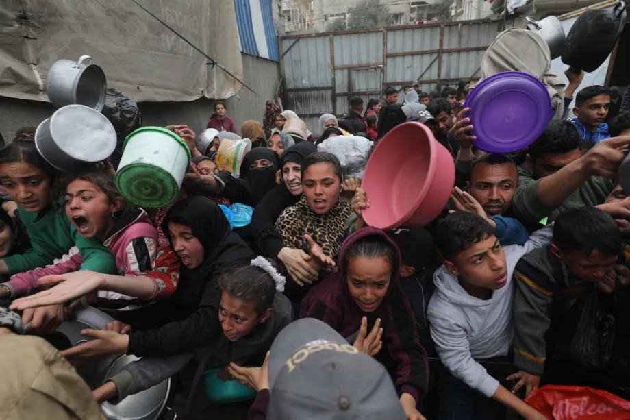 Most humanitarian aid movements through Gaza crossing denied over past 2 days, UN says – Middle East Monitor