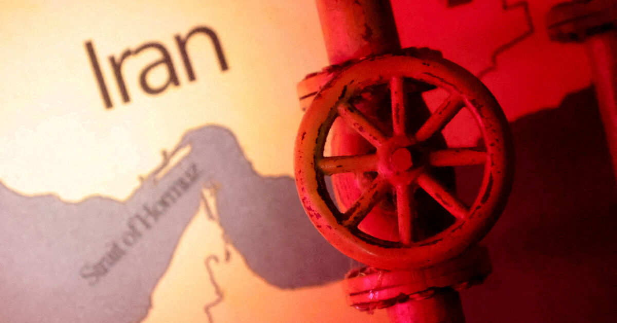 US Navy tells shipping industry Hormuz escorts not possible for now