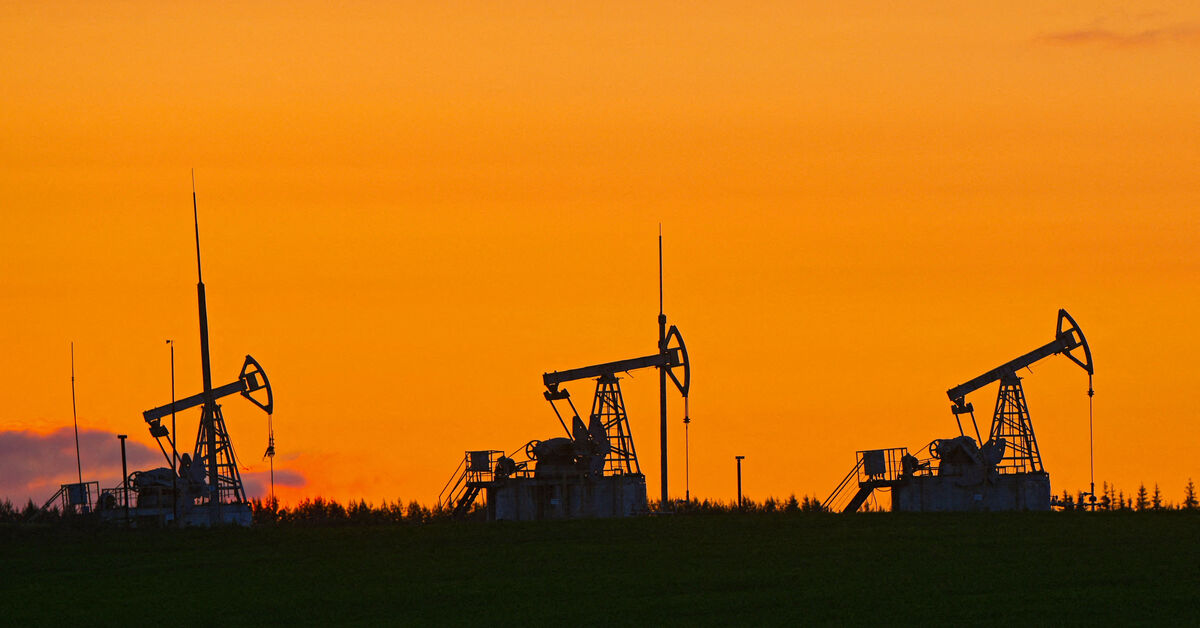 US issues 30-day sanctions waiver for purchase of Russian oil at sea