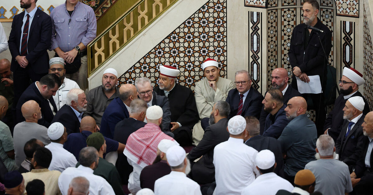 Australian mosque protesters heckle PM Albanese over Israel stance