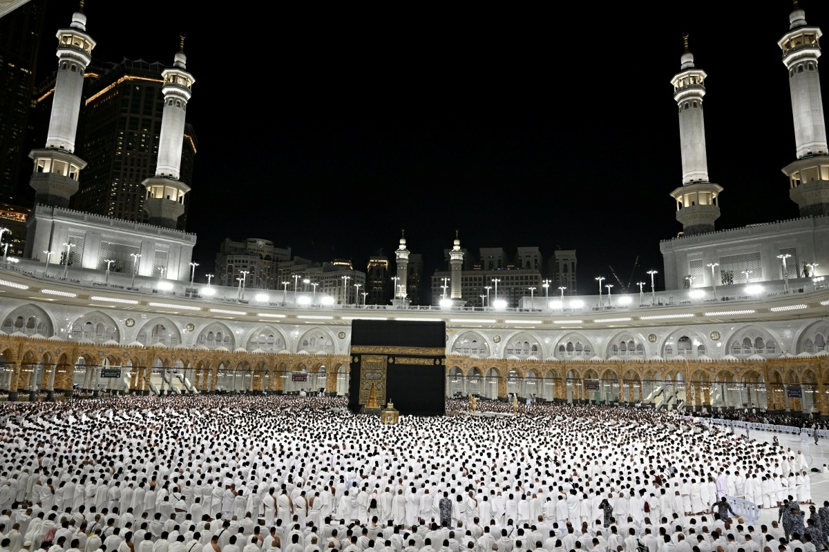 Worshippers mark Qur’an completion at Grand Mosque on 29th night of Ramadan