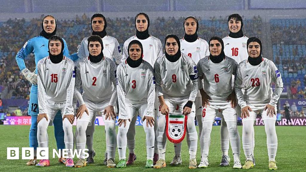 Inside the Australian hotel where Iranian footballers escaped to claim asylum – BBC