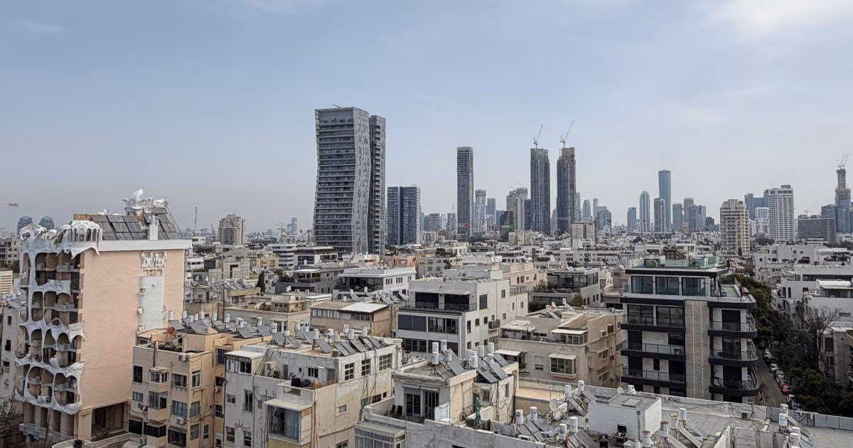 Iran attacks Israeli Ministry of Security with drones and missile barrages shake Tel Aviv