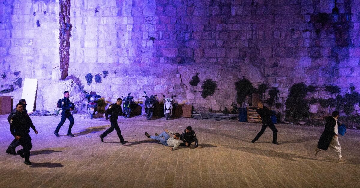 Foreign press group slams Israeli police for breaking journalist’s wrist