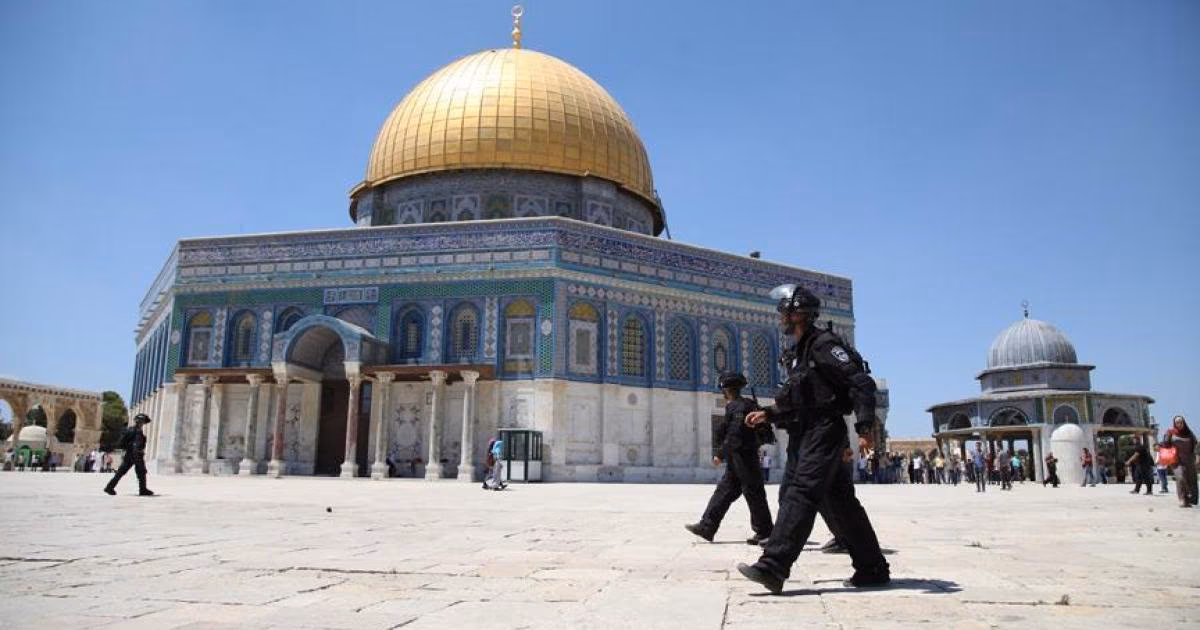 Occupation forces assault worshippers in Jerusalem and prevent Tarawih prayers