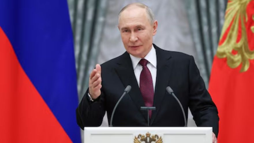 Putin tells Tehran: Russia stands by Iran