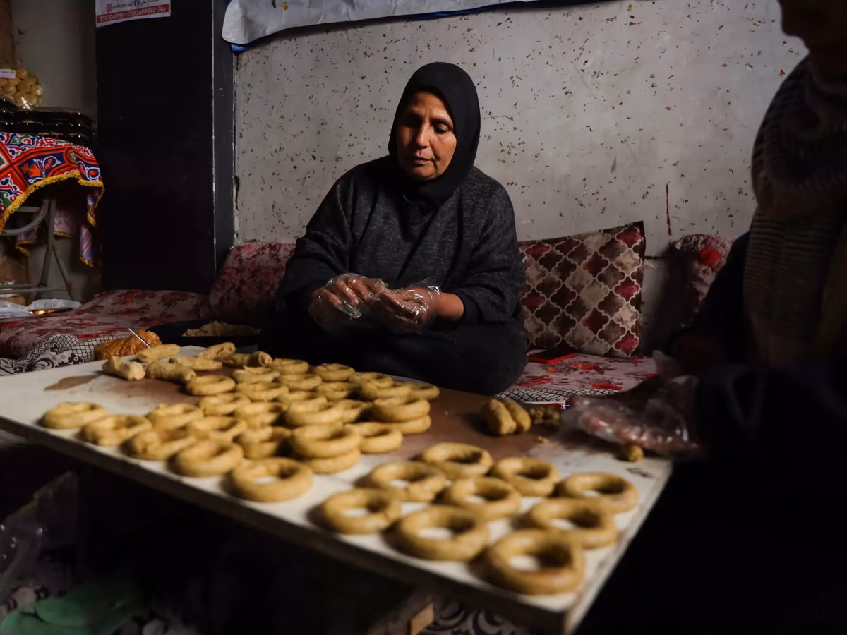 Above the rubble of homes.. Gaza welcomes Eid with the scent of Ka'ak and defying the siege