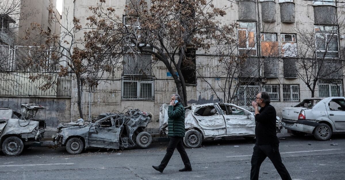 Iran warns people who dare defy internet blackout