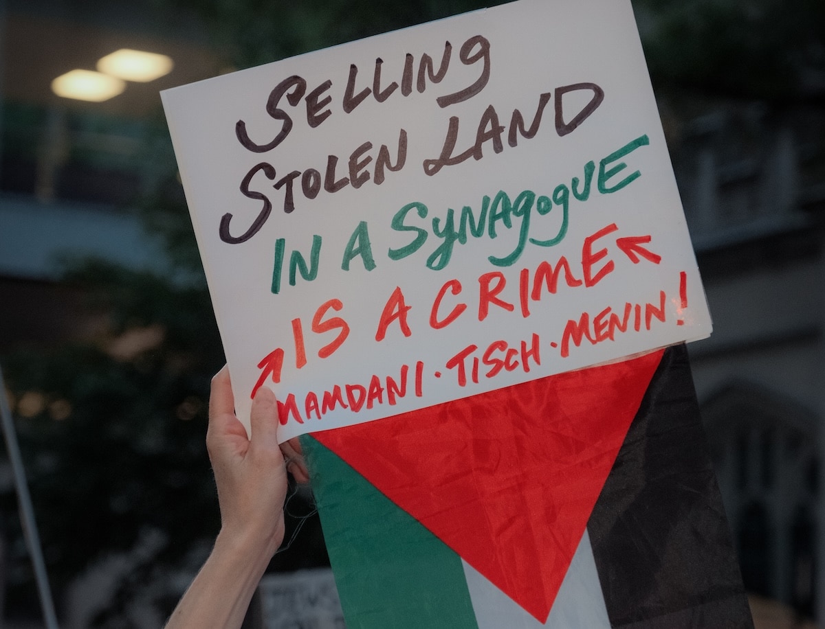 Synagogues that sell stolen Palestinian land should, of course, be protested – Mondoweiss