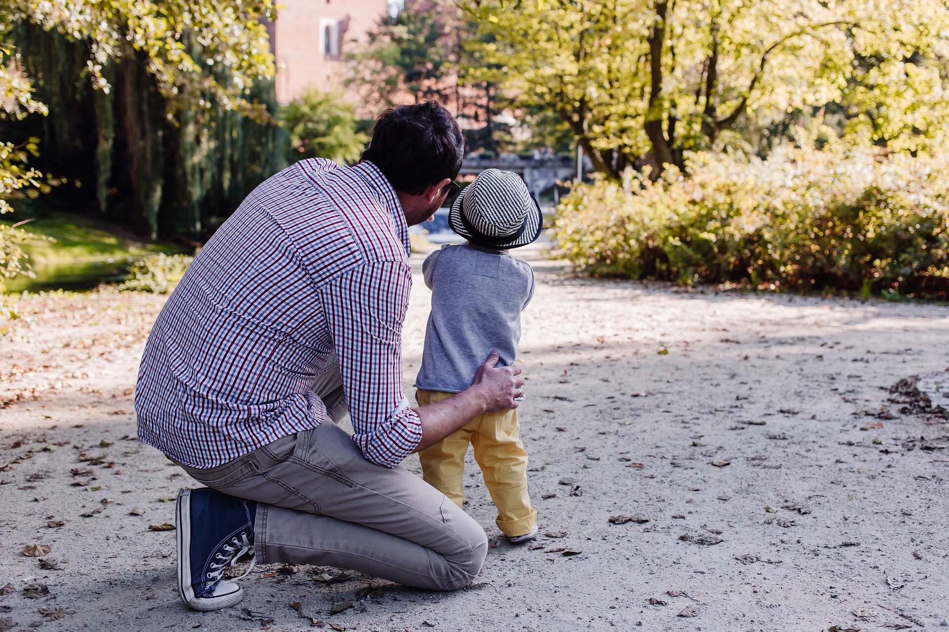 ‘Dad bods’ may influence childhood obesity risks, review suggests