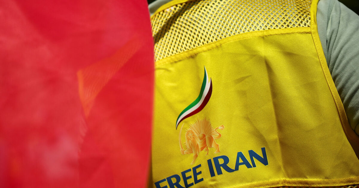 Paris police arrest 20 as demonstrators defy ban on Iran opposition rally