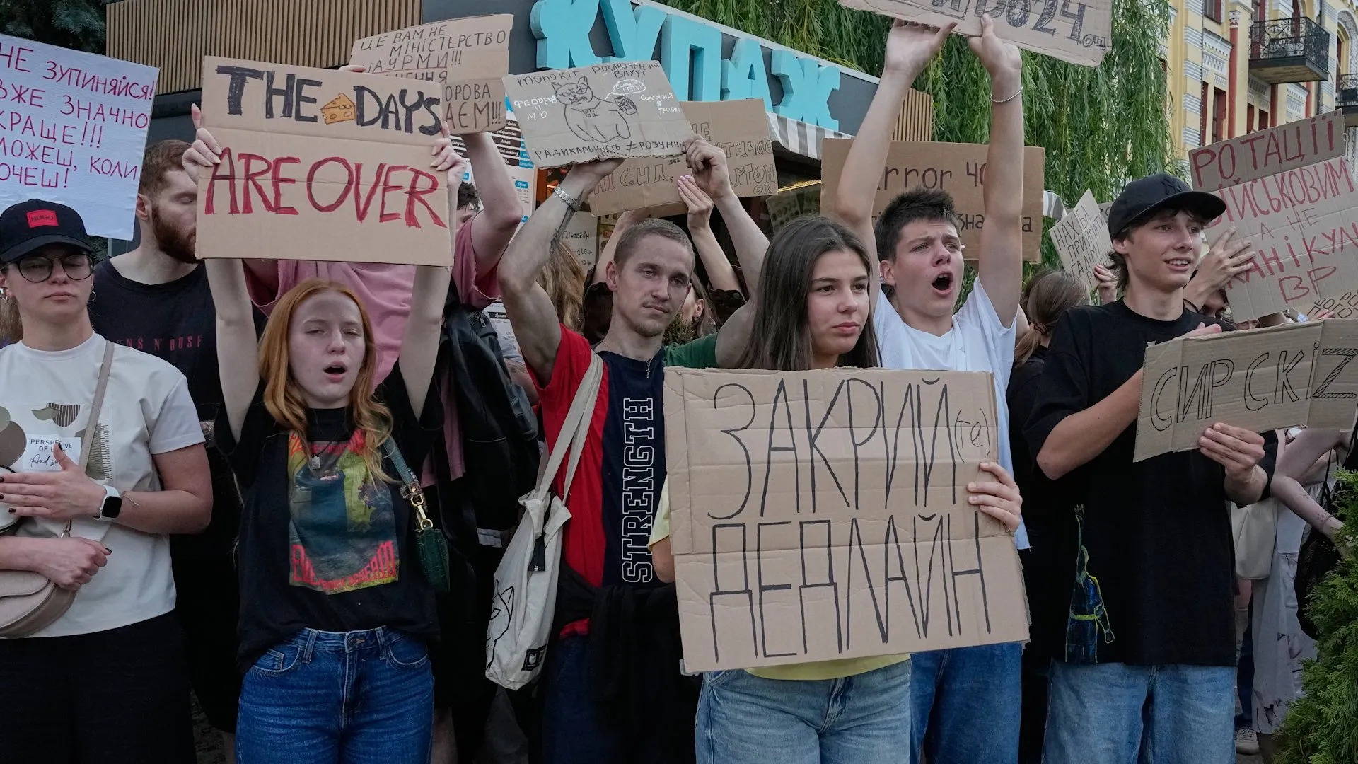 Why protests are growing in Ukraine over defence leadership and dismissals | Russia-Ukraine war